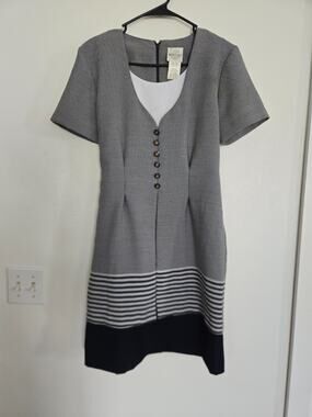 Bentley Women’s Dress Size 5/6 Modern Small Gray Black Striped Career Office